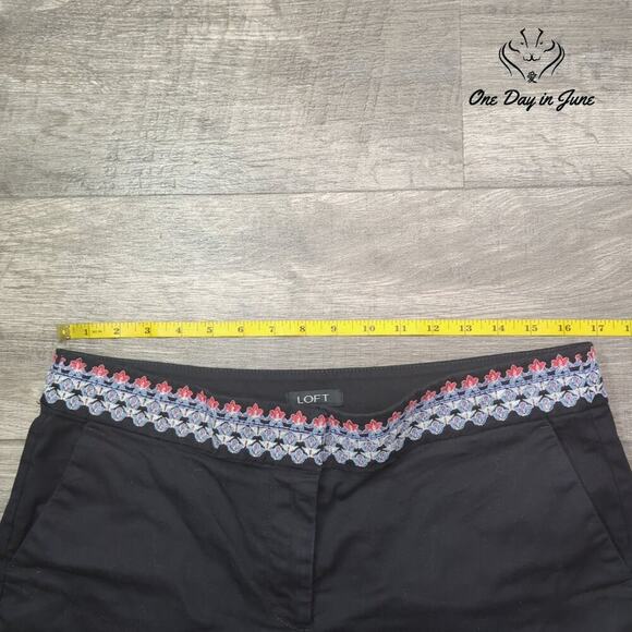 Loft Embroidered Chino Shorts Size 8 - Picture 3 of 7
